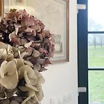 La Maison Aux Fleurs By La Boite En Courteuil