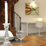 Holiday home La Maison Aux Fleurs By La Boite En Courteuil