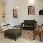 Holiday home La Maison Aux Fleurs By La Boite En Courteuil