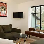 La Maison Aux Fleurs By La Boite En *
