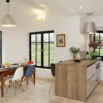 La Maison Aux Fleurs By La Boite En Courteuil