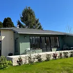 La Maison Aux Fleurs By La Boite En Courteuil