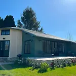 Holiday home La Maison Aux Fleurs By La Boite En Courteuil
