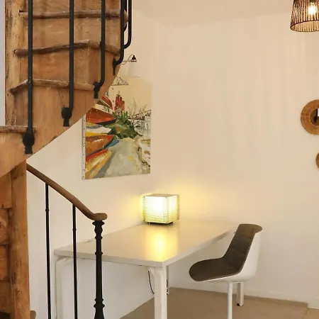 La Maison Aux Fleurs By La Boite En Tatil Evi