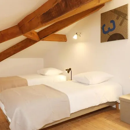 La Maison Aux Fleurs By La Boite En