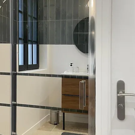 La Maison Aux Fleurs By La Boite En