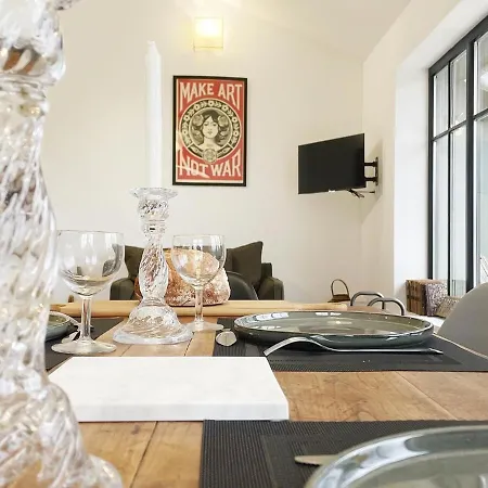 La Maison Aux Fleurs By La Boite En Tatil Evi *