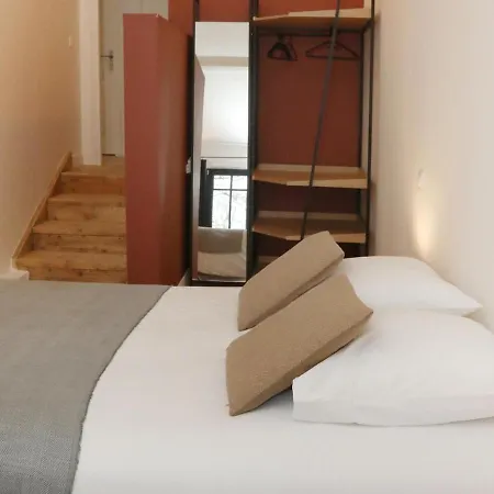 Holiday home La Maison Aux Fleurs By La Boite En Courteuil