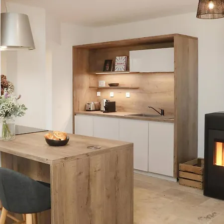 La Maison Aux Fleurs By La Boite En